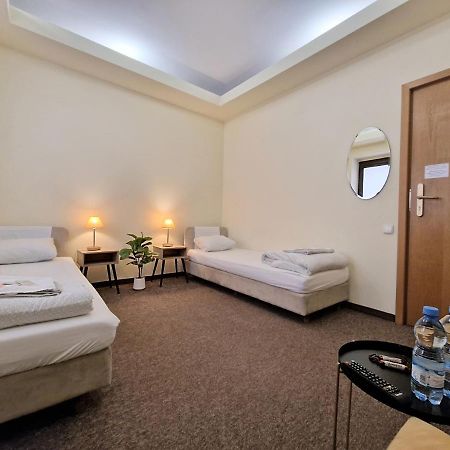 Helvetia Plus B&B - Private Rooms And Apartments Warsaw Exterior photo