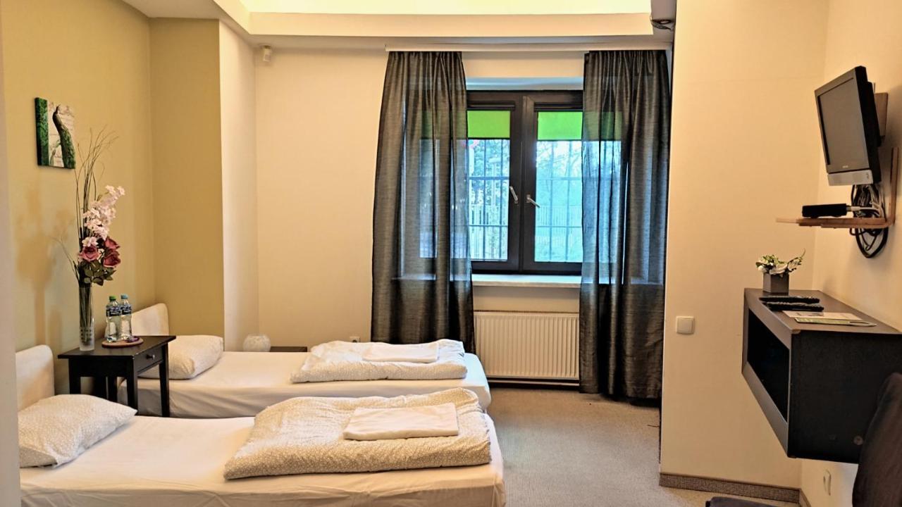 Helvetia Plus B&B - Private Rooms And Apartments Warsaw Exterior photo