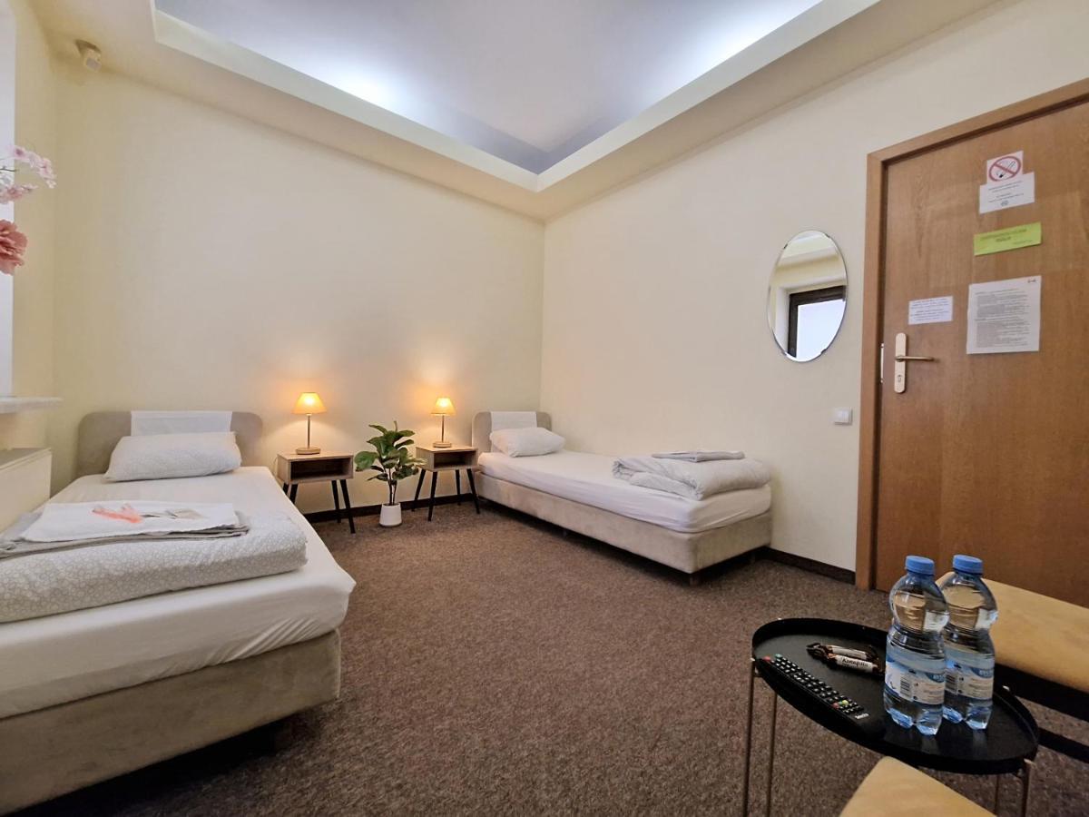 Helvetia Plus B&B - Private Rooms And Apartments Warsaw Exterior photo