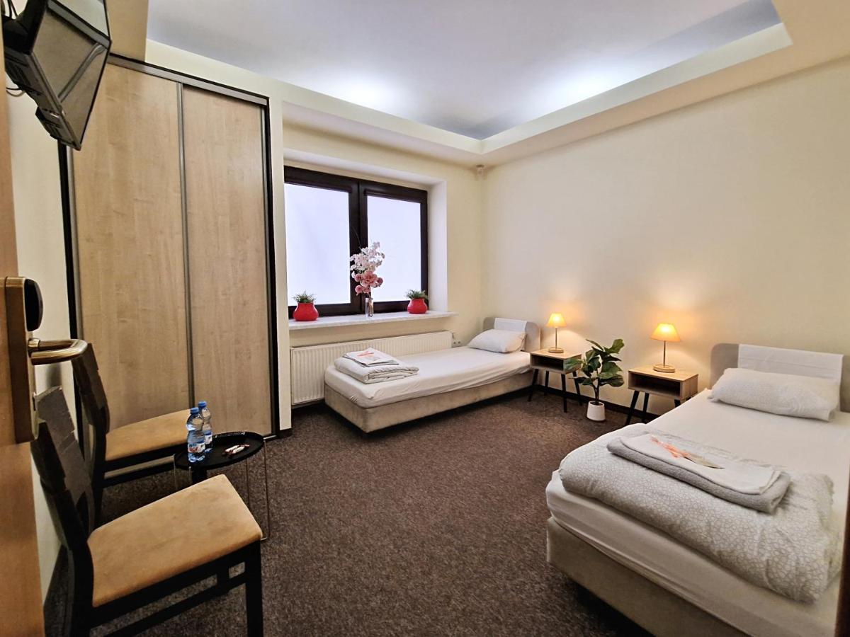 Helvetia Plus B&B - Private Rooms And Apartments Warsaw Exterior photo